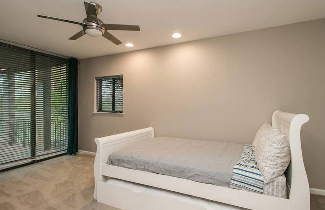Luxe 4 Bdrm W/pool and Spa on Golf Course Lot! - Photo 8