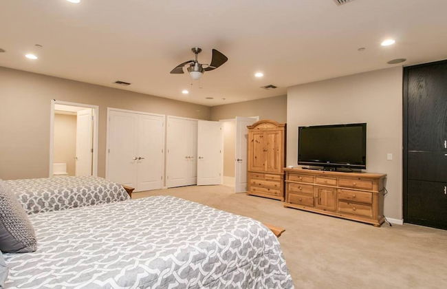 Luxe 4 Bdrm W/pool and Spa on Golf Course Lot! - Photo 3
