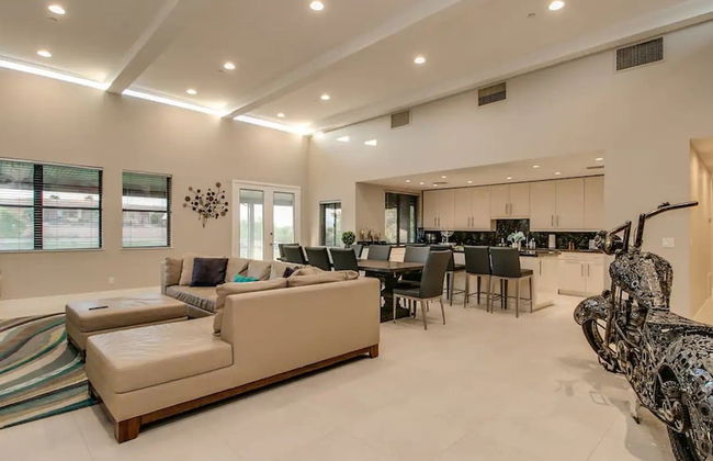 Luxe 4 Bdrm W/pool and Spa on Golf Course Lot! - Photo 16