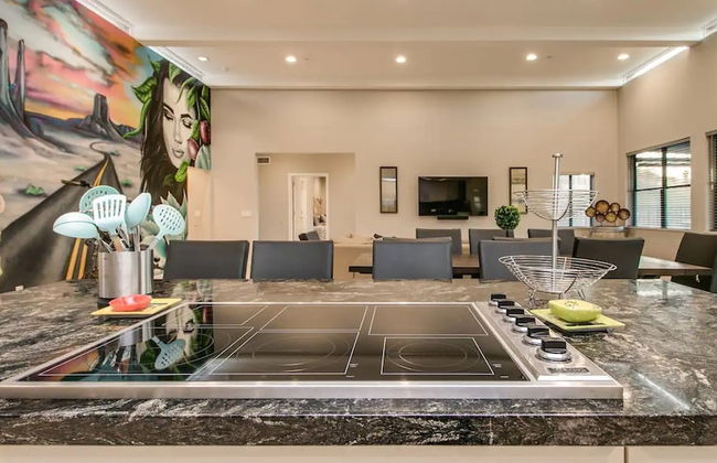 Luxe 4 Bdrm W/pool and Spa on Golf Course Lot! - Photo 10