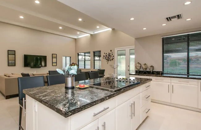 Luxe 4 Bdrm W/pool and Spa on Golf Course Lot! - Photo 12