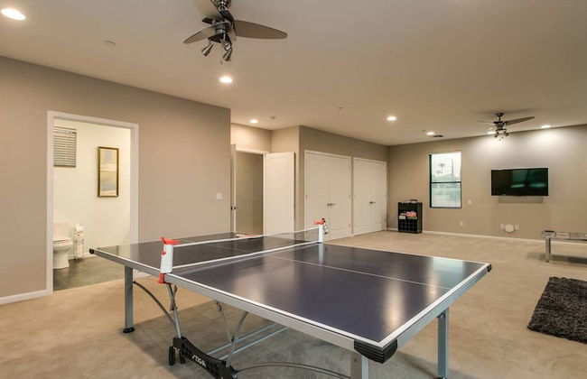 Luxe 4 Bdrm W/pool and Spa on Golf Course Lot! - Photo 33