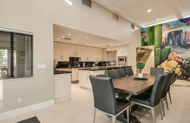 Luxe 4 Bdrm W/pool and Spa on Golf Course Lot! - Photo 36