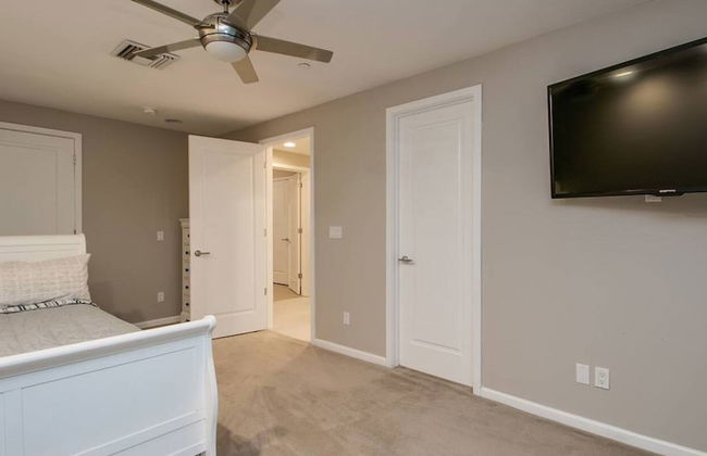 Luxe 4 Bdrm W/pool and Spa on Golf Course Lot! - Photo 2