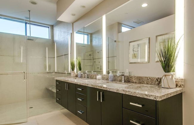 Luxe 4 Bdrm W/pool and Spa on Golf Course Lot! - Photo 23