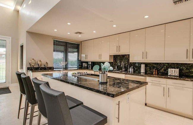 Luxe 4 Bdrm W/pool and Spa on Golf Course Lot! - Photo 13