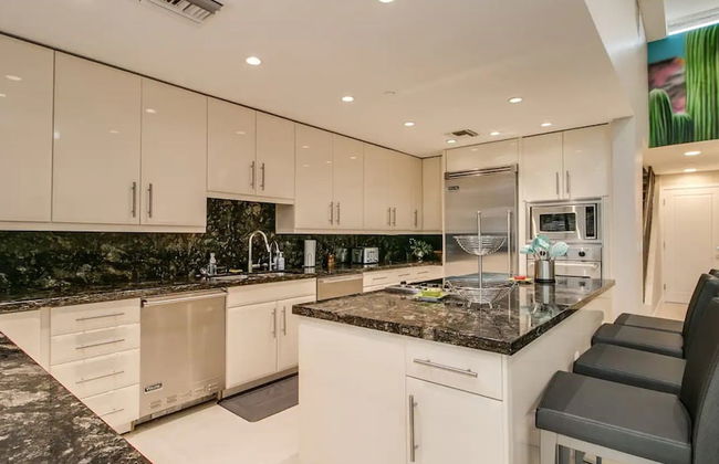 Luxe 4 Bdrm W/pool and Spa on Golf Course Lot! - Photo 11