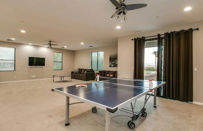 Luxe 4 Bdrm W/pool and Spa on Golf Course Lot! - Photo 34