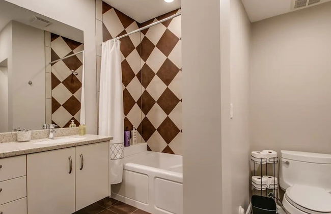 Luxe 4 Bdrm W/pool and Spa on Golf Course Lot! - Photo 21