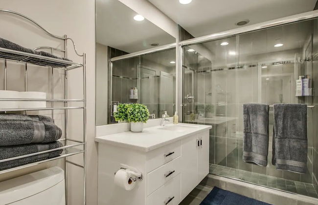 Luxe 4 Bdrm W/pool and Spa on Golf Course Lot! - Photo 25