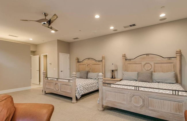 Luxe 4 Bdrm W/pool and Spa on Golf Course Lot! - Photo 9
