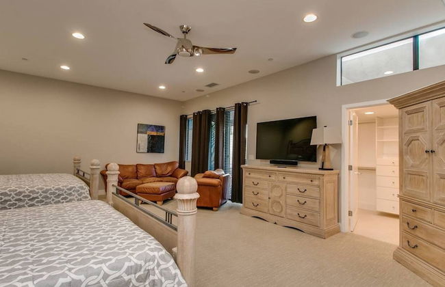 Luxe 4 Bdrm W/pool and Spa on Golf Course Lot! - Photo 7