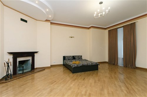 Photo 1 - 4 bedroom apartment at the Palace of Sport