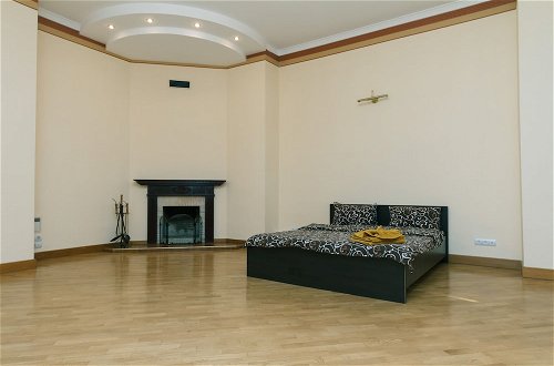 Photo 2 - 4 bedroom apartment at the Palace of Sport