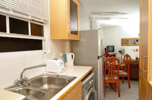 Photo 6 - Woburn Villa Apartments