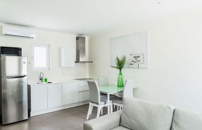 The Palm Leaf Apartments - Photo 8