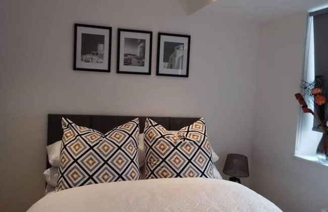 Whole Apartment 5mins to East Croydon & Concierge - Foto 1