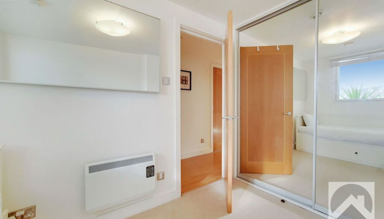 Foto 1 - 2 Bed &1 Bath Apartment in Canary Wharf