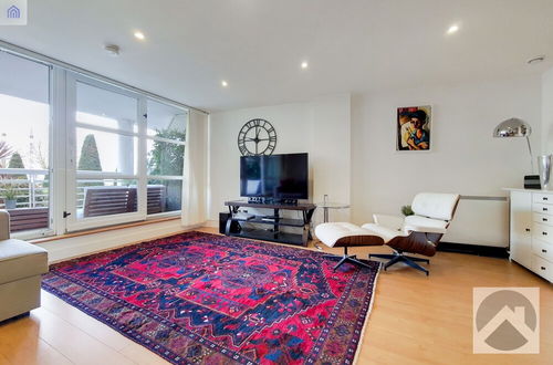 Photo 12 - 2 Bed &1 Bath Apartment in Canary Wharf