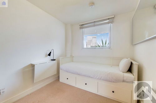 Photo 3 - 2 Bed &1 Bath Apartment in Canary Wharf