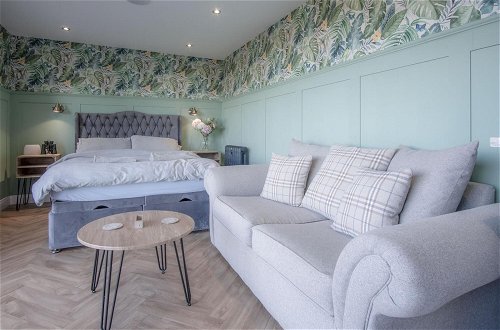 Photo 8 - The Caswell Bay Hide Out - 1 Bed Cabin - Landimore