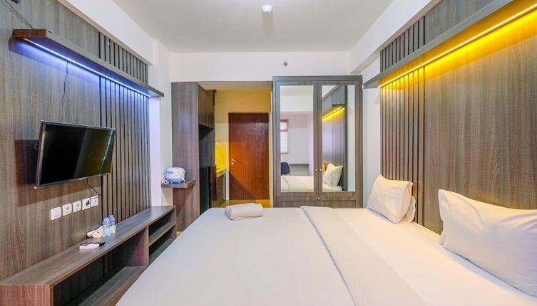 Photo 1 - Warm And Cozy Studio Room At Gunung Putri Square Apartment