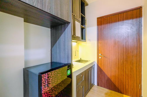 Foto 7 - Warm And Comfort Living Studio Room At Gunung Putri Square Apartment