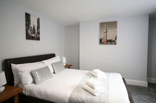 Photo 2 - Friary House Serviced Apartments by Roomsbooked - 24Hr Reception