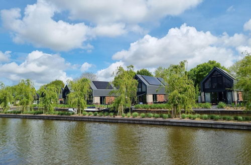 Photo 25 - Luxurious Detached Water Villa With Jetty