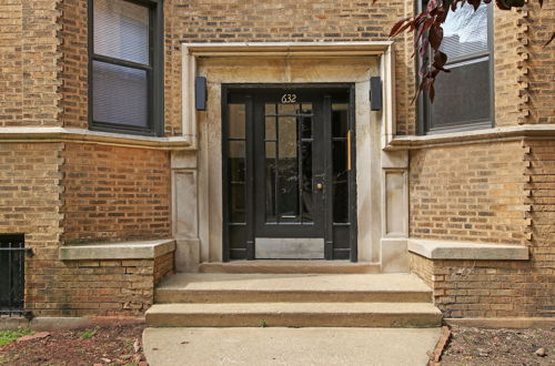 Photo 20 - Chicago Lifestyle 3BR Apt in Lake View