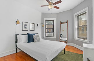 Photo 2 - Chicago Lifestyle 3BR Apt in Lake View