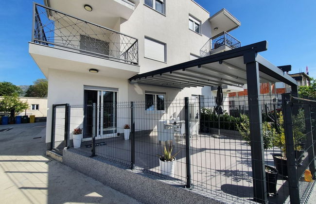 Kastel Novi Elegant and Stylish Apartment With Terrace and Patio - Photo 13