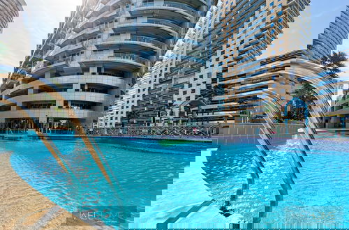 Foto 33 - WelHome - Mesmerizing 1BR Apartment in Damac Waves A
