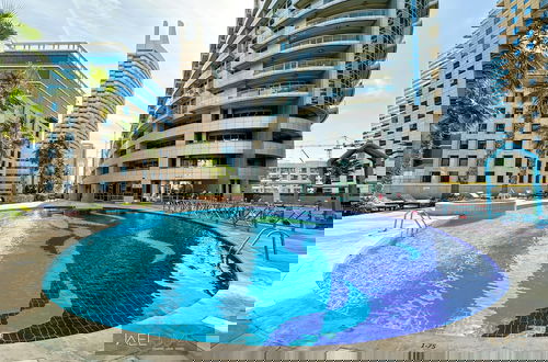 Foto 36 - WelHome - Mesmerizing 1BR Apartment in Damac Waves A