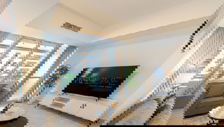 Foto 1 - WelHome - Mesmerizing 1BR Apartment in Damac Waves A