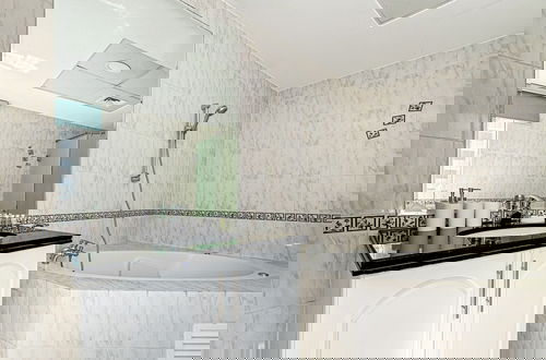 Foto 30 - WelHome - Mesmerizing 1BR Apartment in Damac Waves A