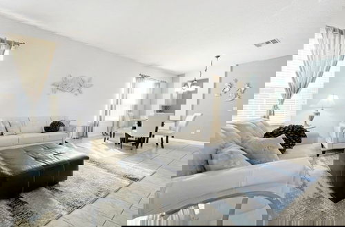 Foto 44 - Mariel Oasis 6 Bedroom Home by RedAwning