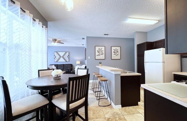 Lovely 4 Bed 3 Bath Pool Home With Spa-5330cvl 4 Bedroom Home by RedAwning - Foto 23