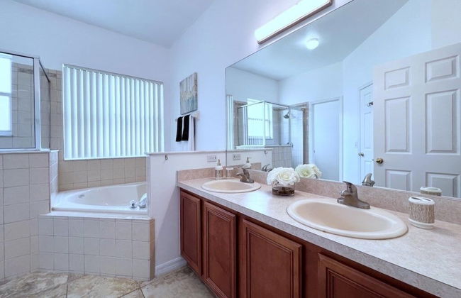 Lovely 4 Bed 3 Bath Pool Home With Spa-5330cvl 4 Bedroom Home by RedAwning - Foto 14