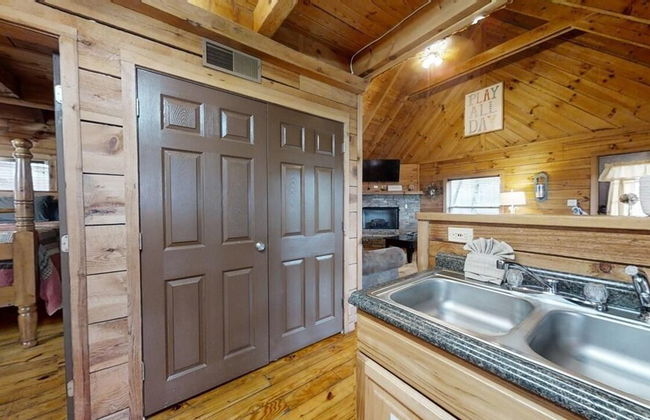 Evie's Mountain Castle 2 Bedroom Cabin by RedAwning - Foto 11