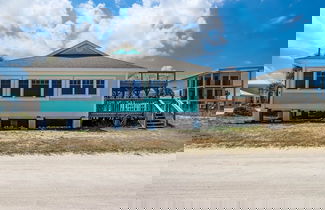 Foto 1 - Dog Friendly Beachfront Condo, Direct Access to Beach by RedAwning