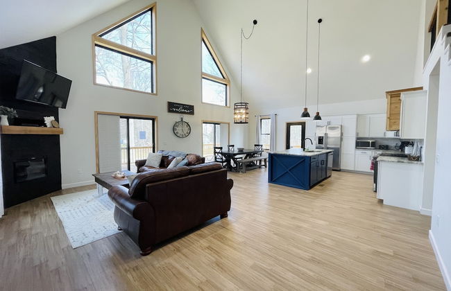 Amazing Lake House With Beach Access 4 Bedroom Home by RedAwning - Photo 19