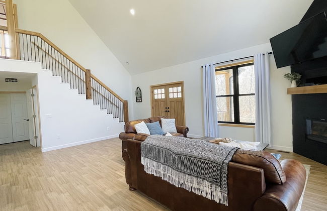 Amazing Lake House With Beach Access 4 Bedroom Home by RedAwning - Photo 13