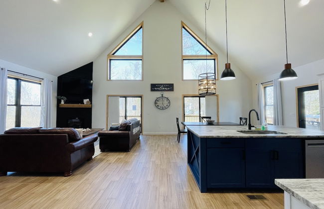 Amazing Lake House With Beach Access 4 Bedroom Home by RedAwning - Photo 17