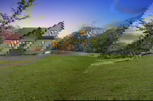 Photo 67 - Amazing Lake House With Beach Access 4 Bedroom Home by RedAwning
