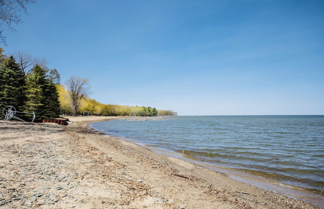 Amazing Lake House With Beach Access 4 Bedroom Home by RedAwning - Photo 55