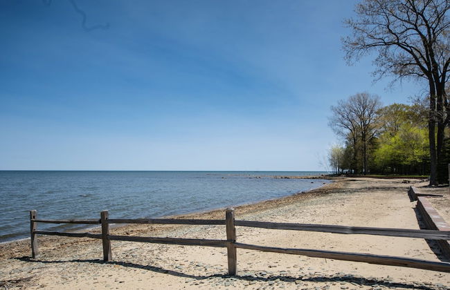 Amazing Lake House With Beach Access 4 Bedroom Home by RedAwning - Photo 54