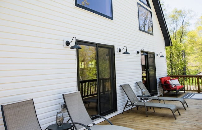 Amazing Lake House With Beach Access 4 Bedroom Home by RedAwning - Photo 60