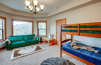 Foto 3 - Pine Mountain Club Cabin w/ Private Deck & Views