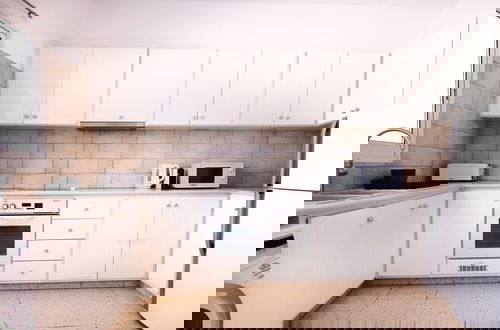 Foto 6 - Phaedrus Living: Modern City View Flat Nafi